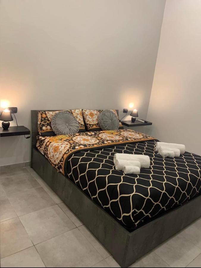 Miris Apartment Fast Comfortable Naples Airport Capodichino 25 Minutes Walk Self Check-In ภายนอก รูปภาพ