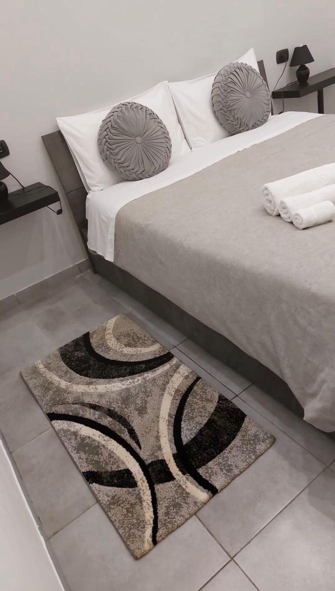 Miris Apartment Fast Comfortable Naples Airport Capodichino 25 Minutes Walk Self Check-In ภายนอก รูปภาพ